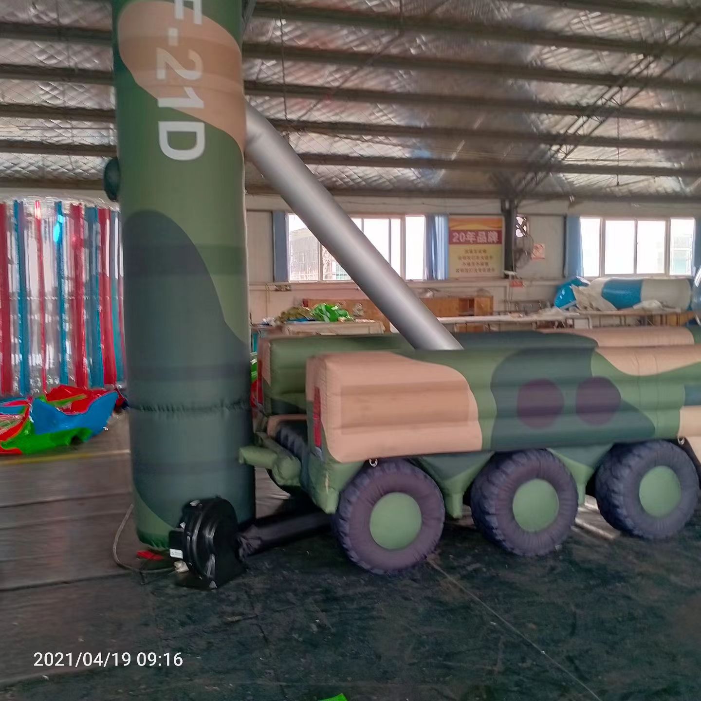 三元军事演习中的充气目标车辆：模拟发射车雷达车坦克飞机